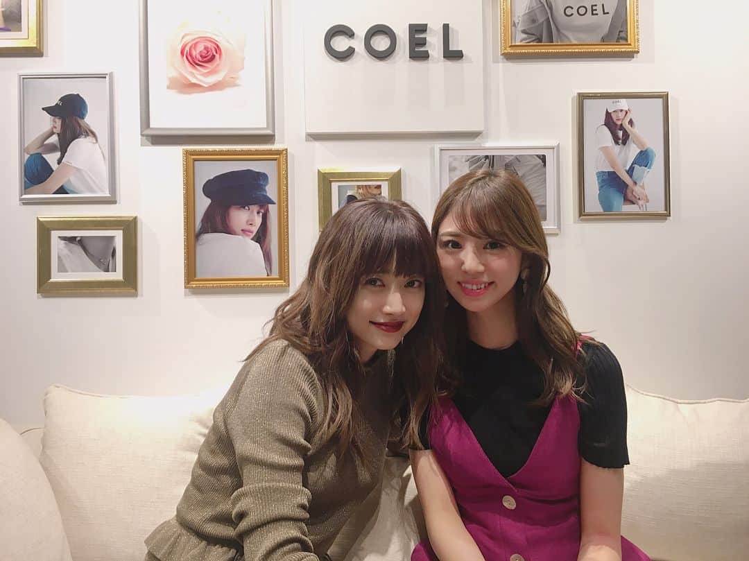 のインスタグラム：「・ 今日はお仕事の後、 急いでずっと楽しみにしていた所へ💓  同じ事務所の大先輩ヨンアさん(@youn1029 )に 招待して頂き、 ヨンアさんがクリエイティブディレクターを務める(@coel_y )のお披露目 展示会に😍😍 憧れで、とてつもなく素敵なヨンアさんが手がけたお洋服、アクセサリー、小物、 全てが可愛くて、選ぶ時間がとっても幸せでした🙈❤️ 早く着たい気持ちが止まらない✨ Happyで気さくでいつでも優しいヨンアさん大好き💖💖 #COEL #coel #コエル #COELsnap #2018aw #popup #exhibition #展示会 #ヨンア さん #happy #幸せ #fashion #codenate #nail #homibing #ホミビン」