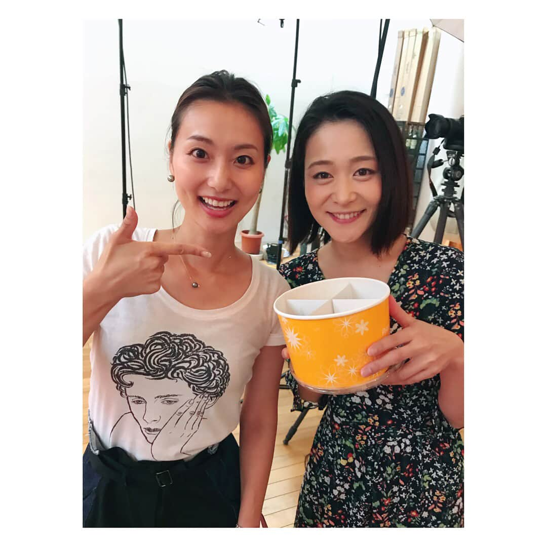 久冨慶子さんのインスタグラム写真 - (久冨慶子Instagram)「おはようございます！ 先日のカレンダー撮影の様子✨ アナウンス部はそれぞれ色んな時間に勤務しているので、こうやって大勢で集まれるのはなかなかない機会😙 毎年ワイワイ賑やかです🤗 森さんはみんなにシュークリームをくれました🍰 カレンダー専用のインスタグラムがあります💡 @anno_calendar  目指せ7000フォロワーということなので是非フォローしてください💕 ＊ ＊ #テレビ朝日 #カレンダー #本間智恵 アナ #森葉子 アナ #林美沙希 アナ #田中萌 アナ #森川夕貴 アナ #久冨慶子 #アナウンサー #セグウェイ #動画にしてみた ＊ ＊ 西日本では天気が荒れていますね。 どうか早くお天気が落ち着きますように。 皆さまくれぐれも警戒してください。」7月7日 8時22分 - keiko0hisatomi