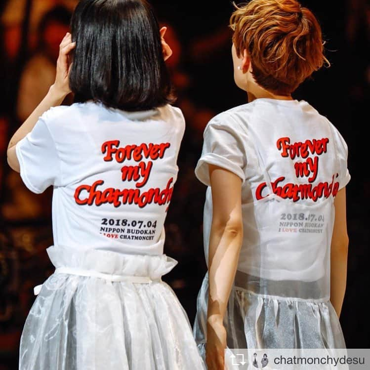 吉岡里帆さんのインスタグラム写真 - (吉岡里帆Instagram)「Forever my chatmonchy  Repost from @chatmonchydesu @TopRankRepost #TopRankRepost 背中で語るふたり。  2018.7.4 「CHATMONCHY LAST ONEMAN LIVE ～I Love CHATMONCHY～」 Photo by Yosuke Kamiyama  #チャットモンチー  #チャットモンチー完結」7月7日 9時38分 - riho_yoshioka