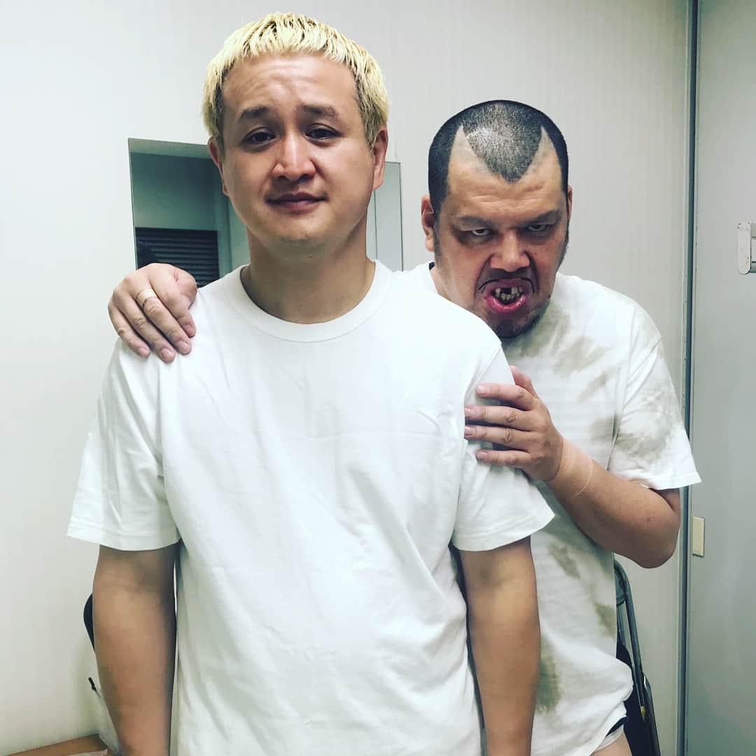 くっきー（川島邦裕）さんのインスタグラム写真 - (くっきー（川島邦裕）Instagram)「#昨日は #昨日は #福島くんと #一緒だったの❤︎ #ガリットチュウ #福島くん❤︎ #かわいいんだぁ❤︎ #僕がポコのチンとっちゃって #女の子になったら #御バウジィンあげるんだ❤︎ #決めてるんだっ❤︎ #だっ❤︎」7月7日 10時07分 - nikuguso_taro