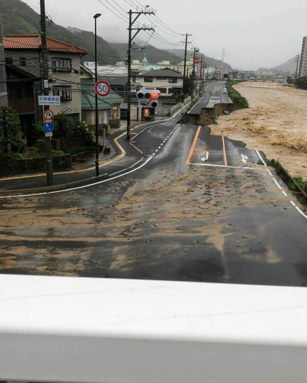 廣瀬純さんのインスタグラム写真 - (廣瀬純Instagram)「広島でも大雨被害が出ております。心配です(~_~;) 息子が野球に行く時に使う道も大変な事になってます。  どうか、命を大事に。」7月7日 12時54分 - hirose.75