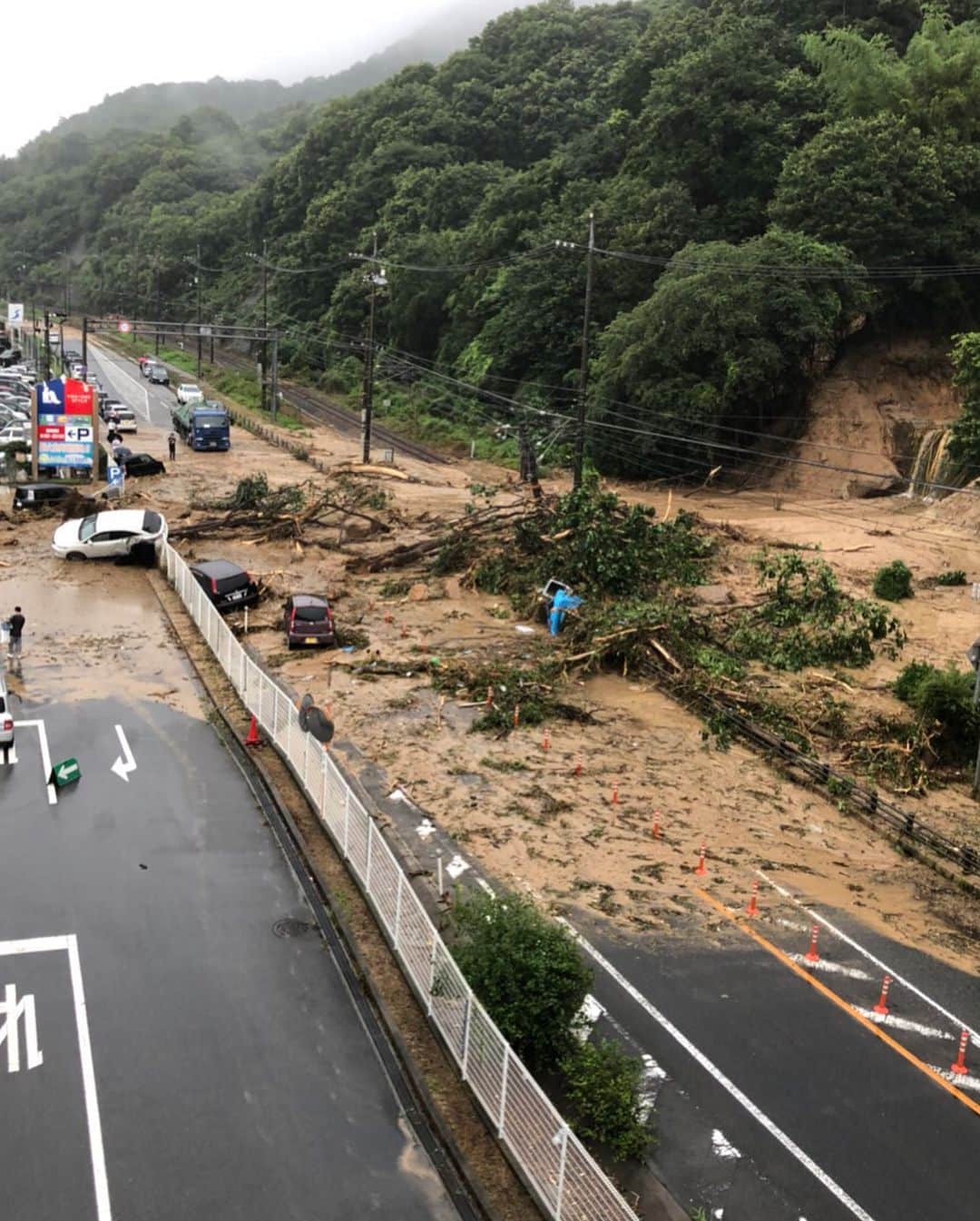 廣瀬純さんのインスタグラム写真 - (廣瀬純Instagram)「広島でも大雨被害が出ております。心配です(~_~;) 息子が野球に行く時に使う道も大変な事になってます。  どうか、命を大事に。」7月7日 12時54分 - hirose.75
