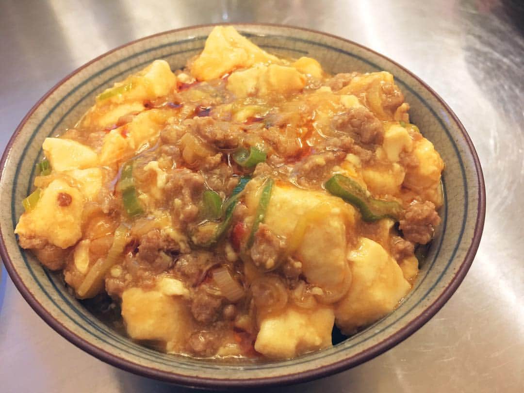 クドのインスタグラム：「昨日の生配信枠で作ったマーボー豆腐丼。」