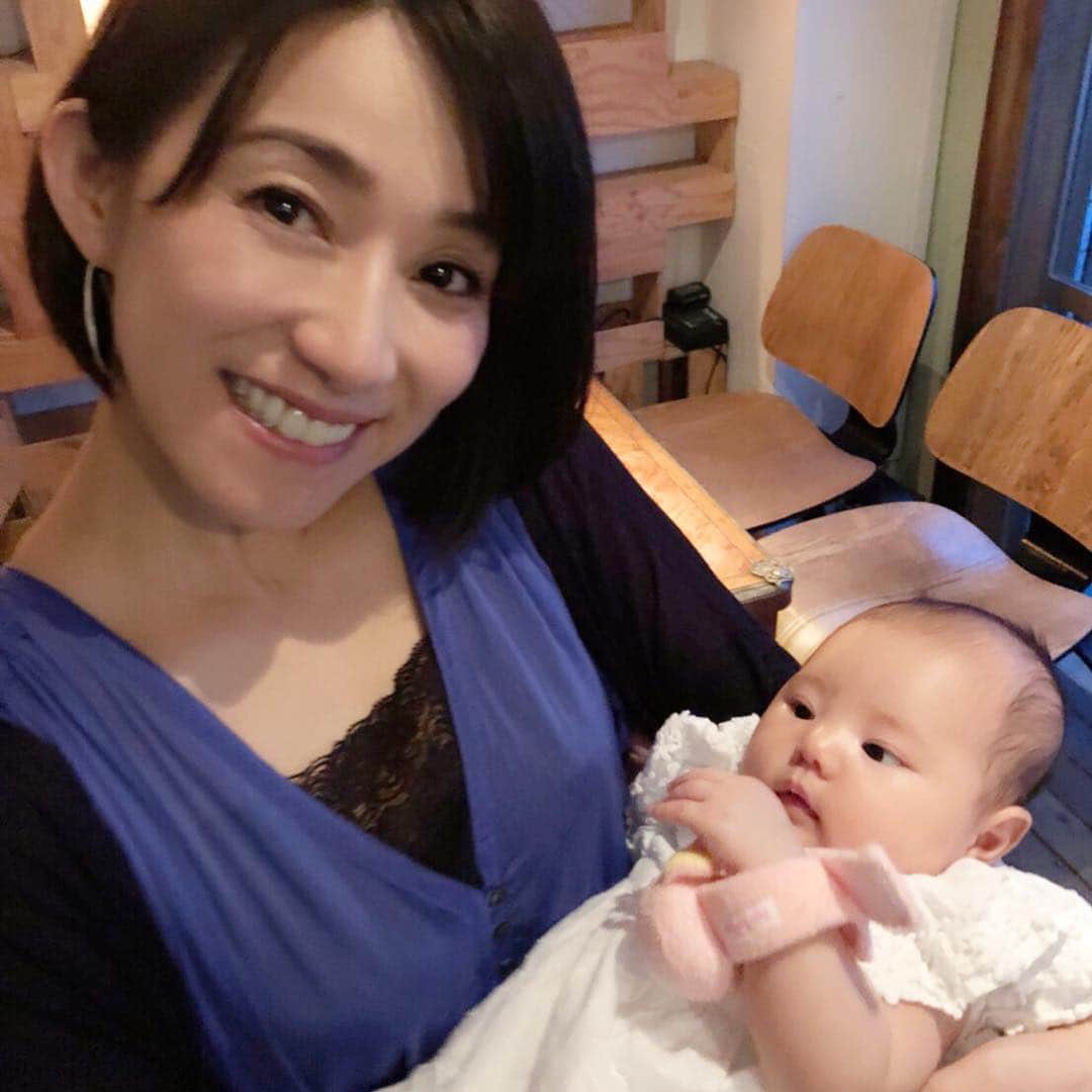 川田希さんのインスタグラム写真 - (川田希Instagram)「5月に産まれた友達の赤ちゃん。 2ヶ月前よりだいぶ大きくなってたー😊 どれくらい見えてるのかわからないけど、じーっと見つめられてキュンキュン💕」7月7日 13時52分 - nozomikawata