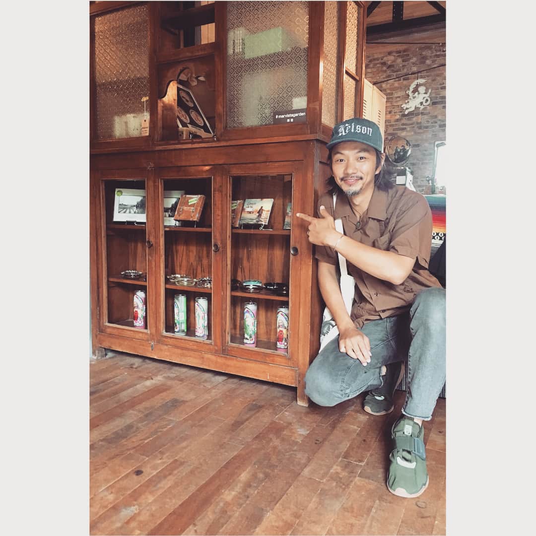 Caravanのインスタグラム：「茅ヶ崎のアンティーク家具屋、  marvista garden。  引き続きCDを取り扱ってくれています。  アンティーク家具やラグ、生活雑貨や古着。  イベントやマーケットなど  楽しいイベントもたくさんあります。  いつもありがとう。」