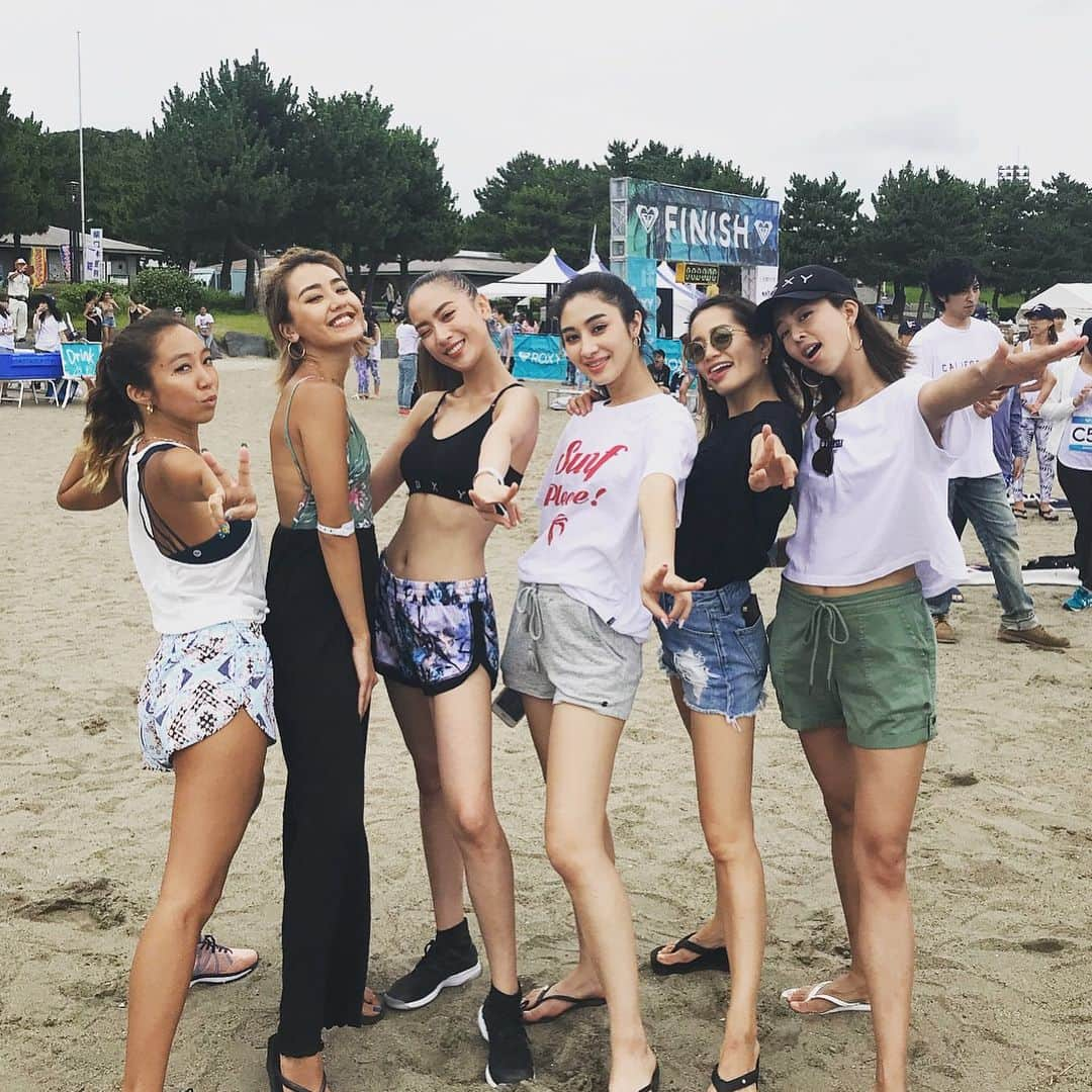 黒木なつみさんのインスタグラム写真 - (黒木なつみInstagram)「RUNSUPYOGAお疲れ様でした🧘‍♀️🏃‍♀️🏄‍♀️ お天気にも恵まれ今日も楽しかったな ☀️ . いつも私達の面倒を見てくれる @namikitori🤰✨元気なBaby産んでね♡♡♡ . #大好きファミリー #roxygirls#runsupyoga #beach#fun#ivent#yokohama #暇さえあれば人狼#人狼バカ #RUN#YOGA#SUP#love#family#babycoming#ブーメランに注目#皆お疲れ様でした♡」7月7日 20時03分 - natsumi0086