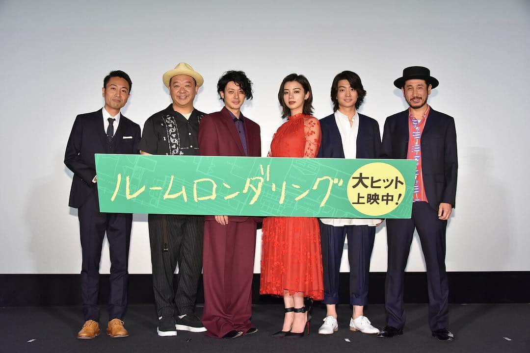 伊藤健太郎のインスタグラム：「伊藤健太郎出演映画『ルームロンダリング』（片桐健滋監督）が、本日公開初日を迎えました！ 舞台挨拶にご来場下さった皆様、各劇場で観てくださった皆様、ありがとうございます。 温かい気持ちになれる本作をたくさんの方に映画館で観ていただきたいです！！ ぜひご覧ください！！ . @aoao_tt_  #aoao  #伊藤健太郎  #ルームロンダリング  #birthdaycharity #G健太郎  #写真展  #改めまして伊藤健太郎です  #デメキン  #健太郎ANN0  #LIFE  #覚悟はいいかそこの女子  #ムビふぁぼ  #ドライブヘッド  #シンカリオン  #コーヒーが冷めないうちに  #今日から俺は  #ういらぶ  #アシガール  #若君」