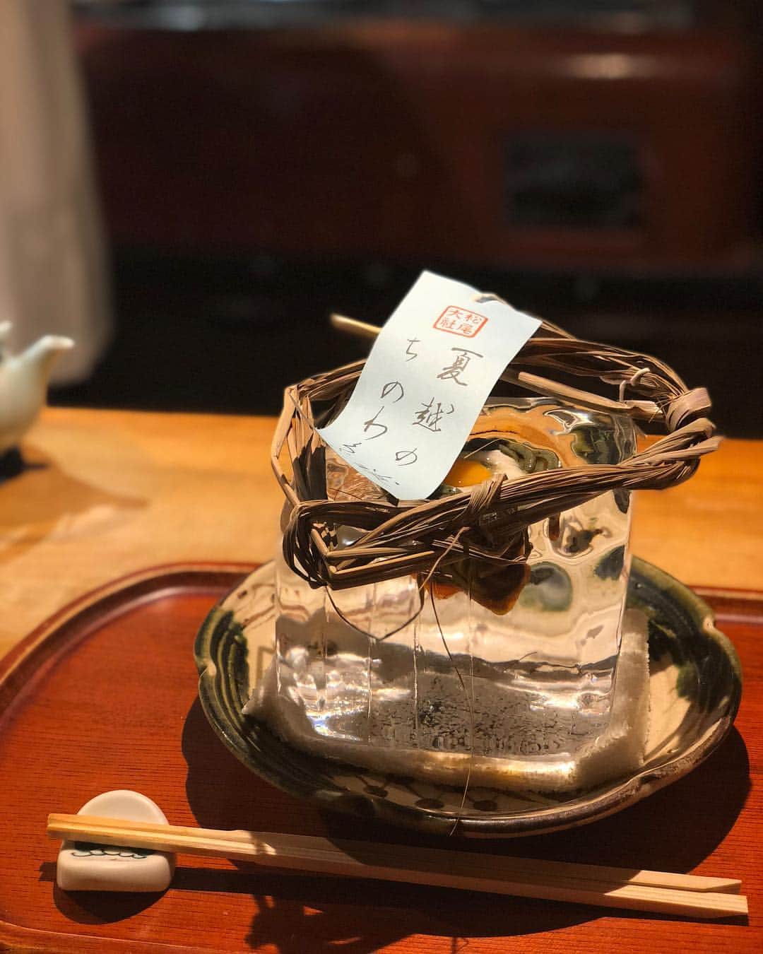 出原大樹のインスタグラム：「おいしかったー。 よもぎが練りこんであるそば。 氷の器でひんやりおいしかったです。」