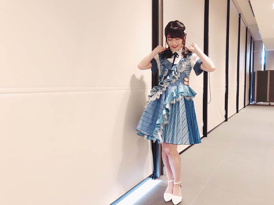 横山由依さんのインスタグラム写真 - (横山由依Instagram)「AKB48の新曲の衣装が青系だったので、 ネイルも青系にしました💅  世界選抜総選挙で第6位をいただいて歌わせていただけるこの楽曲、 本当に幸せな気持ちです。 ありがとうございます😊  たくさん聴いていただけますように🌟  #センチメンタルトレイン」7月7日 21時15分 - yokoyamayui_1208