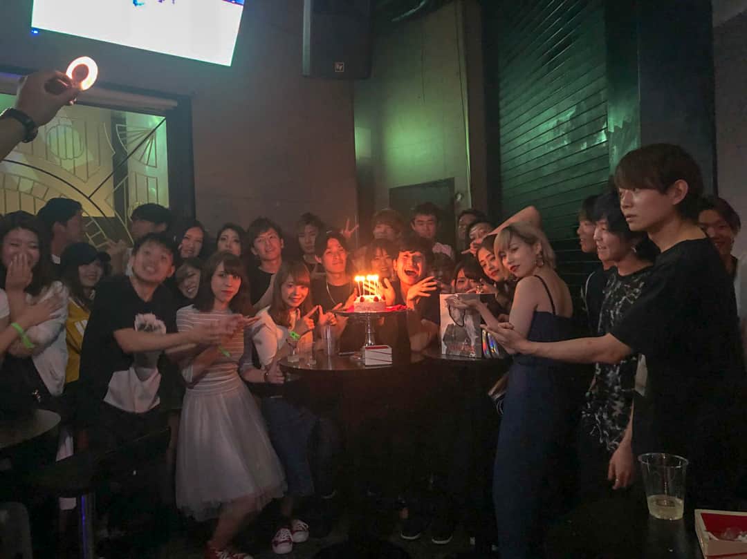 矢作克人のインスタグラム：「【そういえば誕生日迎えてました笑】 SNSの更新サボってたせいで報告出来なかったのですが、 6月18日で23歳になりました！🎂🎁🎉 これまでよりも人のことを思いやってより良い人間関係を築き上げていきますので 今後ともよろしくお願い致します😌✨ . P.S あわせて @super_yahagi のフォローも よろしくお願い致します！🐴 + + #うまび #競馬 #競馬予想 #競馬女子 #競馬ファン #競馬好きな人と繋がりたい #UMAJO #馬 #お馬さん #誕生日 #バースデー #俳優 #アイドル #タレント + + #horse #horseracing #instagood #instafollow #followme #love #l4l #🏇 #🐎 #🐴 #happybirthday #birthday #🎂」