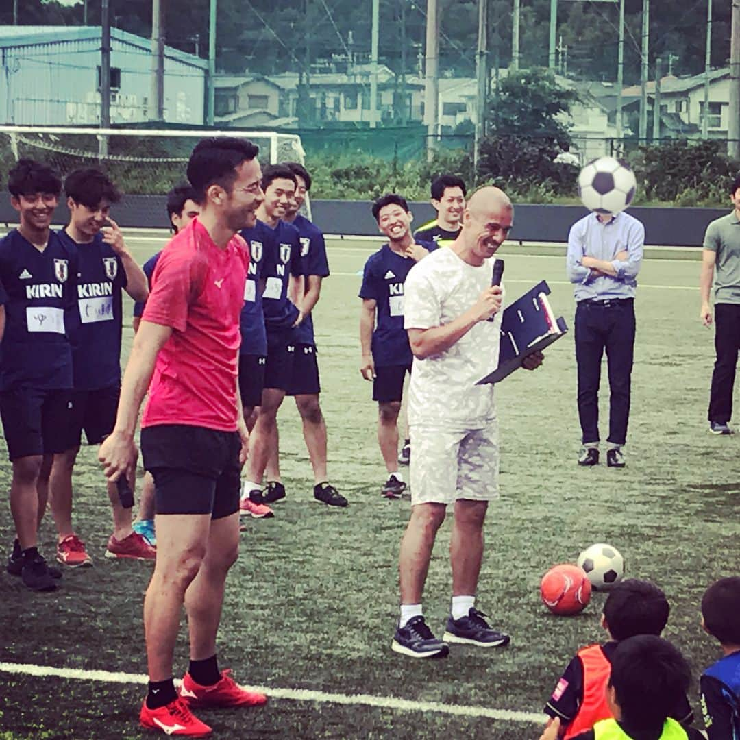 近藤岳登さんのインスタグラム写真 - (近藤岳登Instagram)「#KIRIN#キリン#カスミ#ライフ#サッカー教室#ミズノ#MIZUNO#吉田麻也#でけぇぇ#でけぇぇぇぞ麻也#顔が#笑#おいぃぃぃぃぃぃ#子供に大夢を与えたぞぉ#大夢じゃ#サッカー下手すぎて#ガチでシュート外しまくり#笑笑#W杯#感動をありがとう#次期キャプテン候補#日本代表をベスト8へ#道無き道を切り拓け#楽しかったな#生に涯あれど名に涯はなし」7月7日 21時38分 - gakuto_kondo