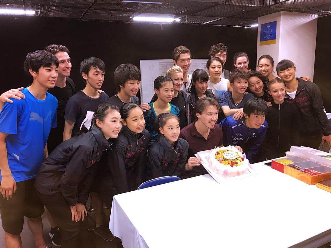 クリス・リードのインスタグラム：「Thank you everyone, friends, family, fans and Dreams on Ice for  a wonderful birthday! ありがとうございます！嬉しいです! #doi2018 #happybirthday #onemoreyearto30」