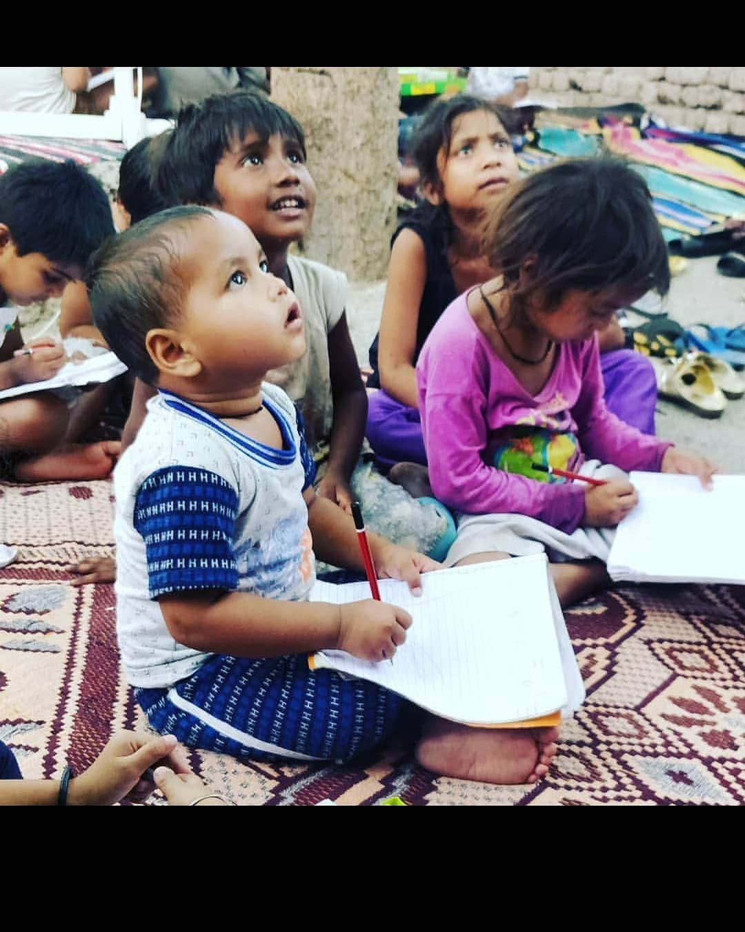 五味岳久のインスタグラム：「Everyone on this planet has right to education.It is as basic need as water to live. Be a life changer volunteer towards teaching young blossoms who need help to be a grow ...:) #society #social #volunteer #education #right #teach #develop #india #world Do Like_comment_share @lostage」