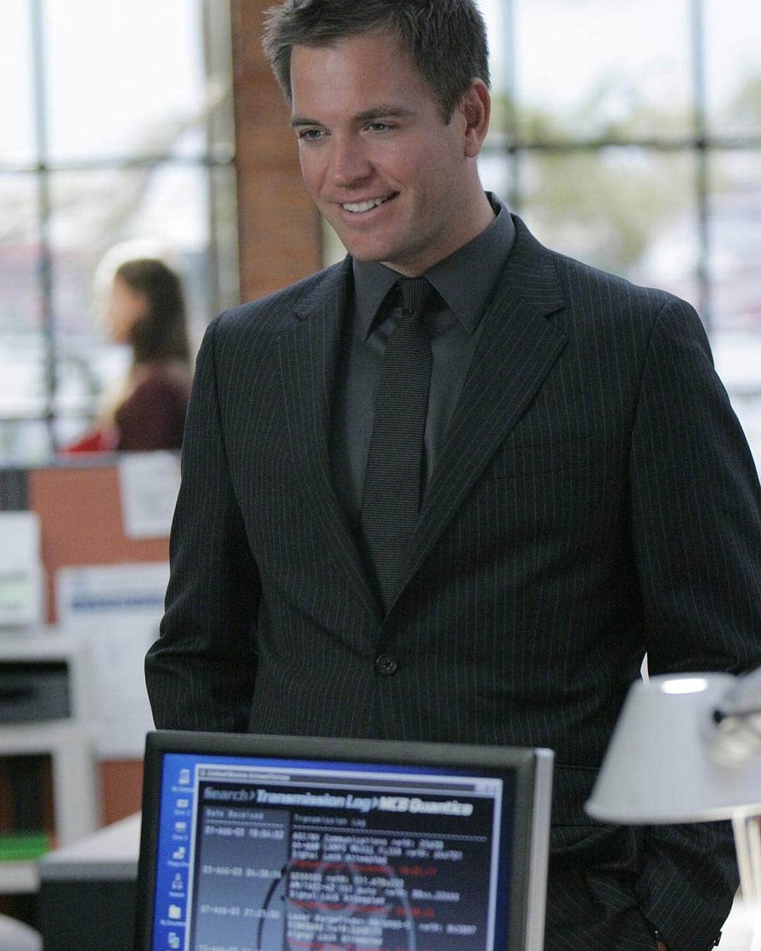 のインスタグラム：「#ハッピーバースデー 今日はトニー役、#マイケル・ウェザリー 50歳のお誕生日！ #NCIS ネイビー犯罪捜査班 S4は毎週月曜～金曜ひる12時＆字幕版よる7時から放送中！  http://bit.ly/2kKkH3O #NCISjp」