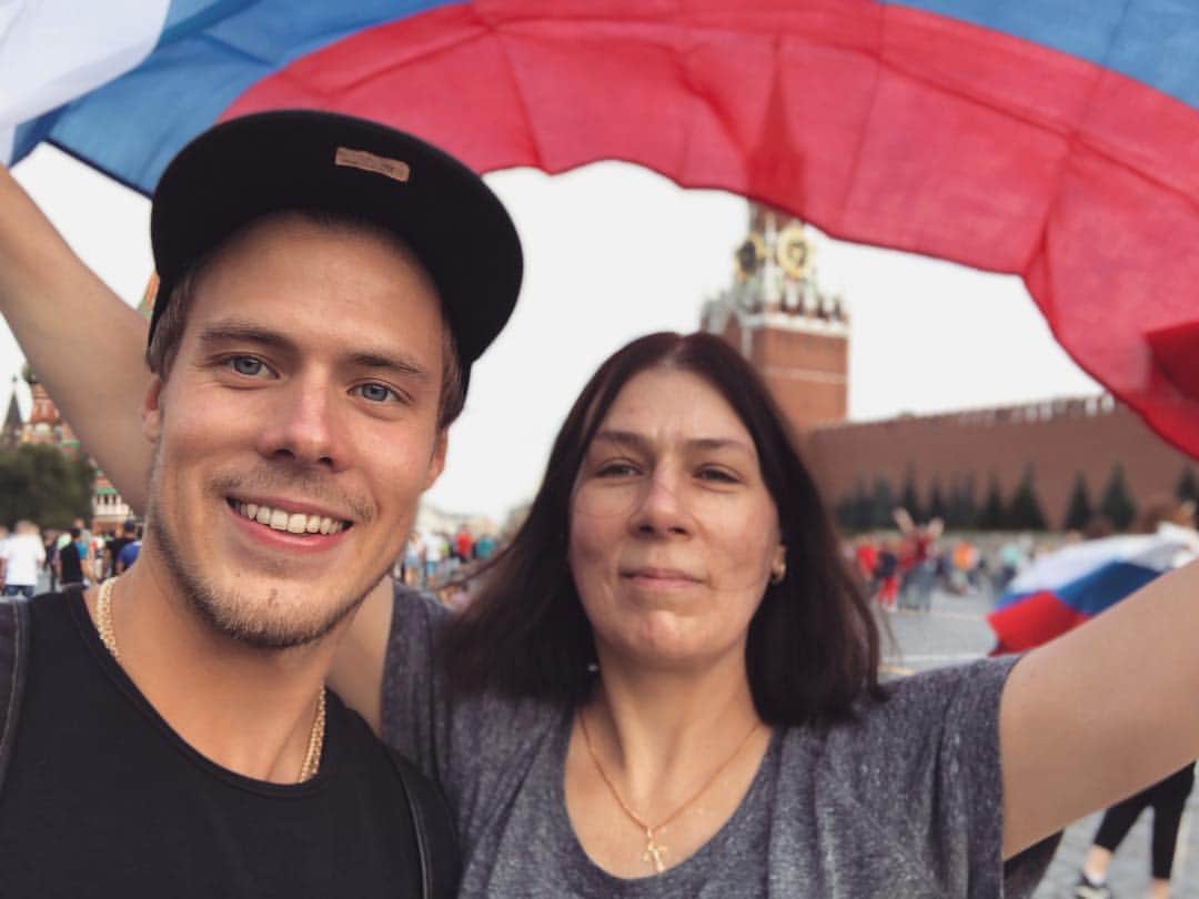 ニキータ・カツァラポフのインスタグラム：「Вперёд Россия! Мужики, мы с вами💪🏼💪🏼💪🏼🇷🇺」