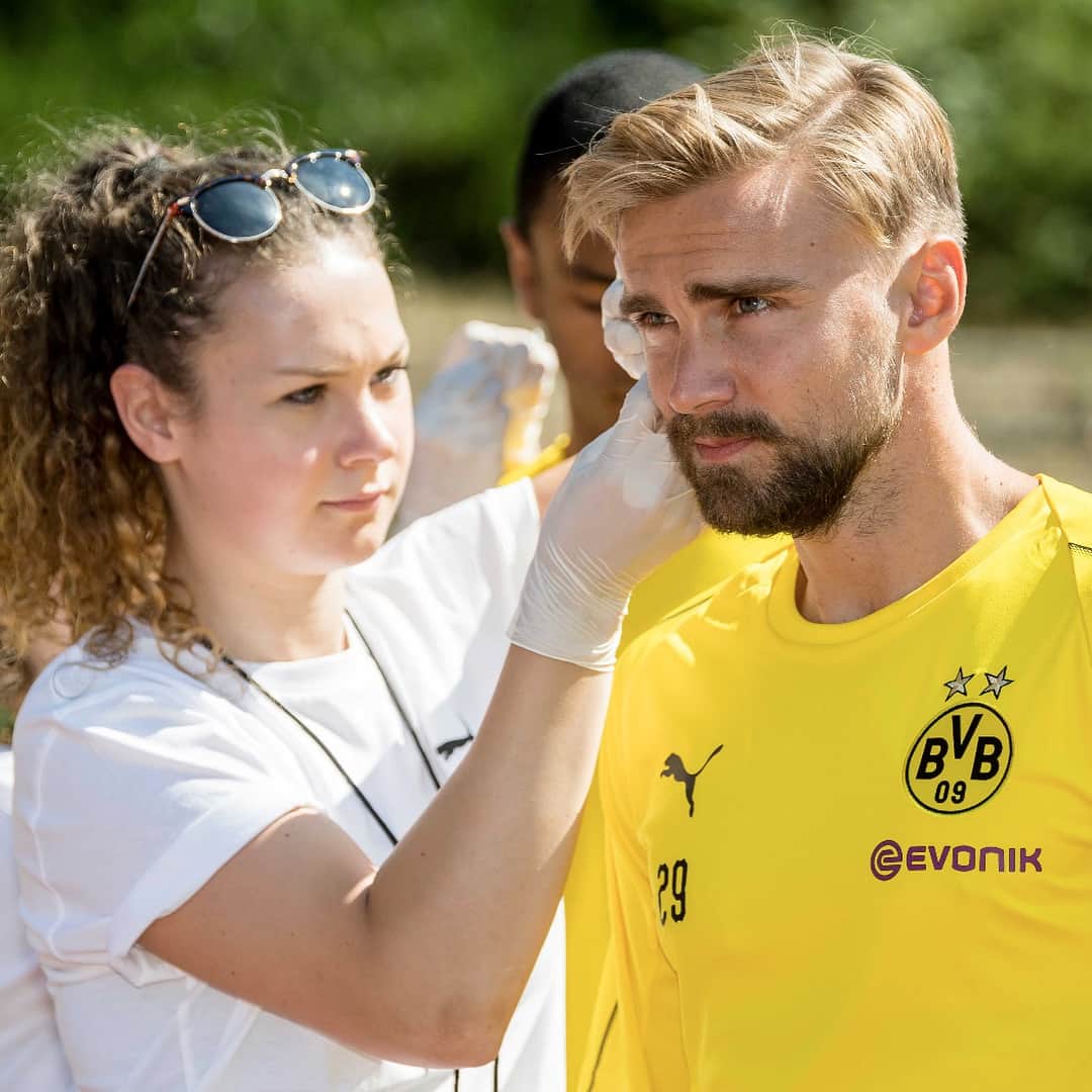 マルセル・シュメルツァーのインスタグラム：「Back to work 💪🏼🏃‍♂️⚽️ #bvb」
