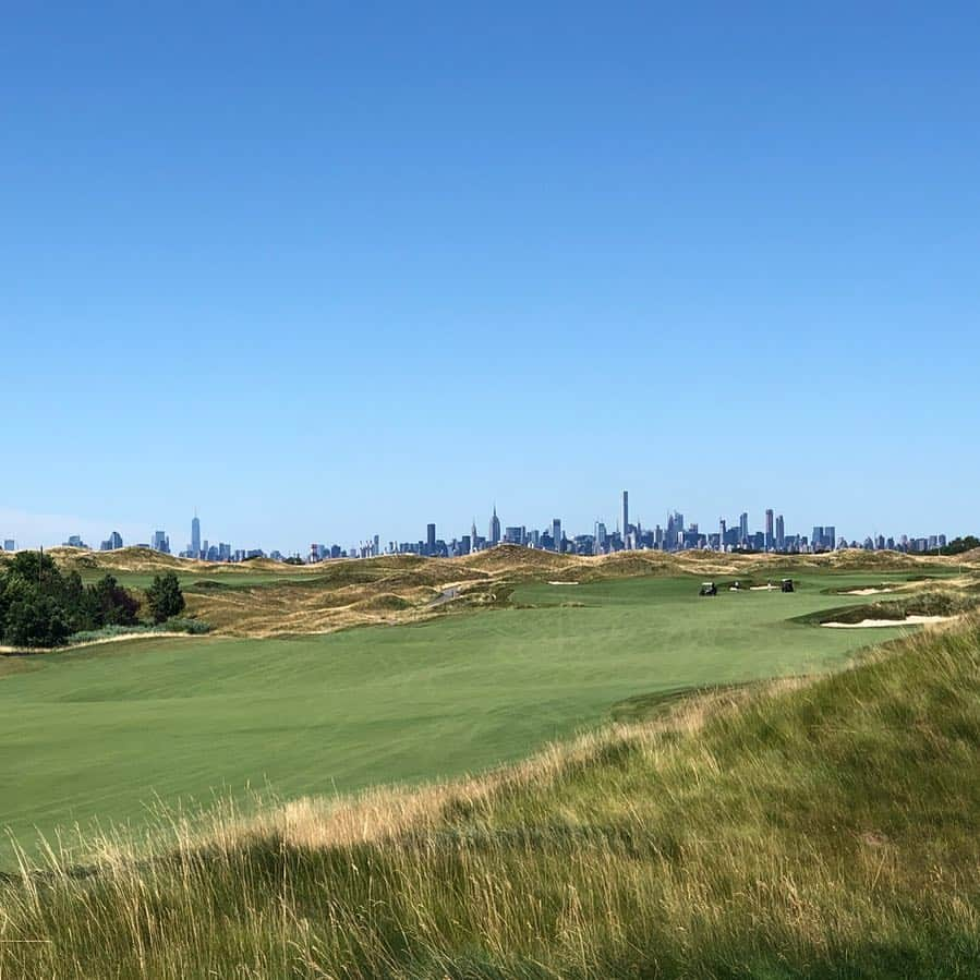 サイモン・シュナピアさんのインスタグラム写真 - (サイモン・シュナピアInstagram)「No caption necessary #gorgeousview #golf #perfectweather」7月8日 3時46分 - simonshnapir