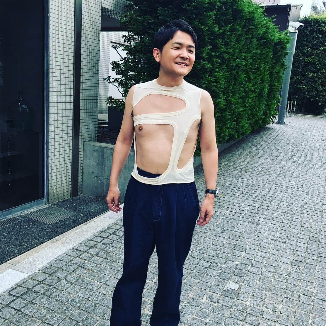 ノブ さんのインスタグラム写真 - (ノブ Instagram)「知らん間にコレが服な時代に突入しとったんか！！ #高級Tシャツ #大阪の後輩たち #東京はもう、こうだよ」7月8日 10時56分 - noboomanzaishi