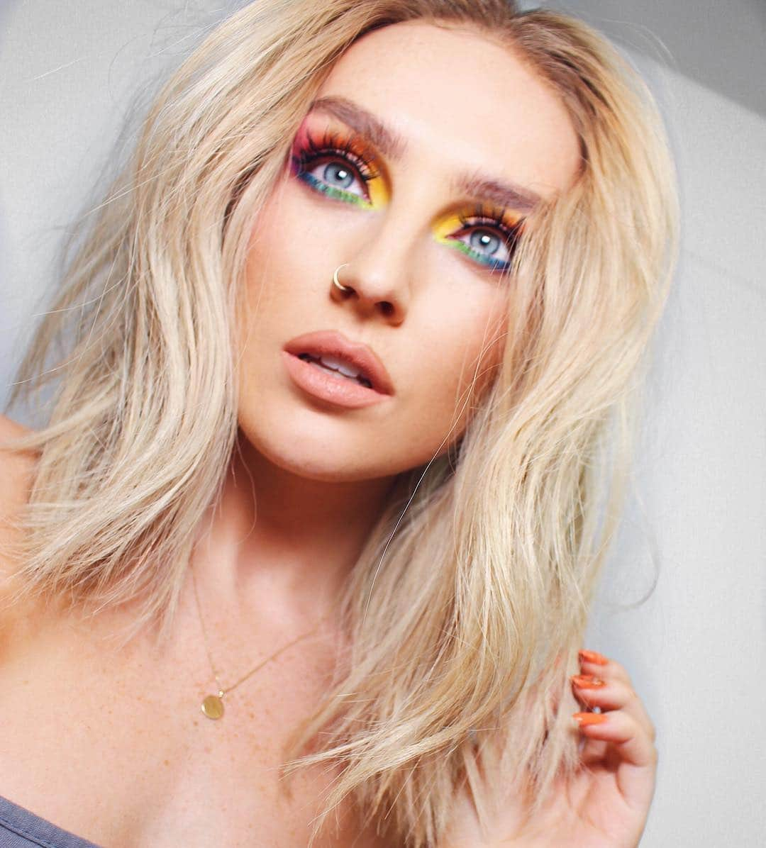 ペリー・エドワーズさんのインスタグラム写真 - (ペリー・エドワーズInstagram)「#pride in my eyes! #loveislove」7月8日 7時17分 - perrieedwards