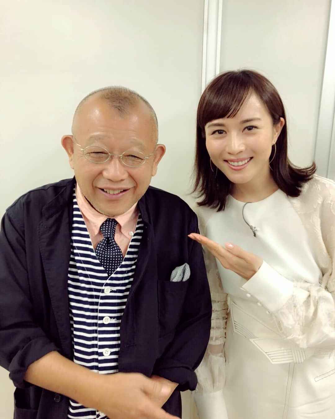 比嘉愛未さんのインスタグラム写真 - (比嘉愛未Instagram)「昨日の「バカボンのパパよりバカなパパ」が地震報道の為、 中断になってしまいましたが 来週の土曜日に改めて放送される事になりました。 またお知らせしますね‼︎ そして、明日夜19:30からNHK「鶴瓶の家族に乾杯」に出演します📺 大好きな鶴瓶さんと高知へ。 ぜひご覧ください🙌 #鶴瓶の家族に乾杯  #NHK #バカボンのパパよりバカなパパ  衣装👗 トップス・スカート #unitedtokyo  @united_tokyo  ピアス💍 #agete」7月8日 19時49分 - higa_manami