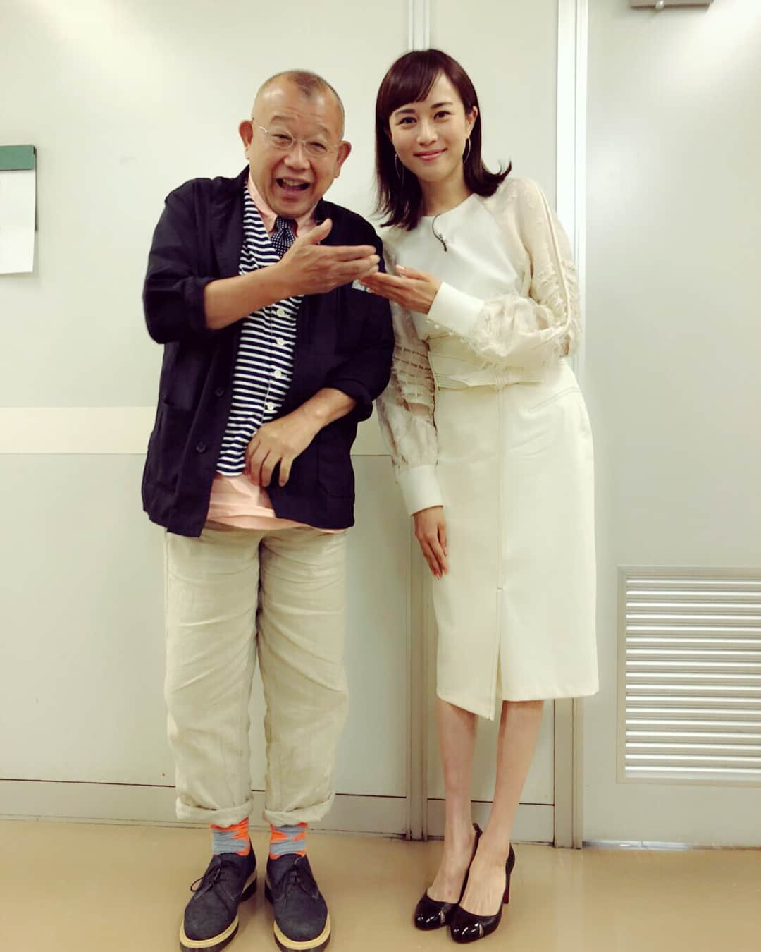 比嘉愛未さんのインスタグラム写真 - (比嘉愛未Instagram)「昨日の「バカボンのパパよりバカなパパ」が地震報道の為、 中断になってしまいましたが 来週の土曜日に改めて放送される事になりました。 またお知らせしますね‼︎ そして、明日夜19:30からNHK「鶴瓶の家族に乾杯」に出演します📺 大好きな鶴瓶さんと高知へ。 ぜひご覧ください🙌 #鶴瓶の家族に乾杯  #NHK #バカボンのパパよりバカなパパ  衣装👗 トップス・スカート #unitedtokyo  @united_tokyo  ピアス💍 #agete」7月8日 19時49分 - higa_manami