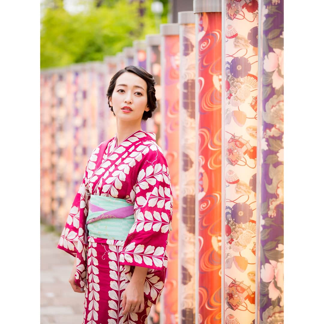 上野なつひさんのインスタグラム写真 - (上野なつひInstagram)「後輩の双子ちゃんと親友と行った京都弾丸浴衣旅またしたいな。  昨日までの京都も心配でした。 まだまだ他の地域でも災害も心配されてます。 安全な所を確認して洪水、土砂崩れには気をつけてください。 ＊最後は想いに耽ってみました🤨  #kimono  #kimonomachi  #kyoto  #京都  #夢館  #京都きもの町  #着物レンタル #着物 #浴衣 新作 #大正ロマン #竹久夢二  @kyoto_kimonomachi」7月8日 14時15分 - natsuhi