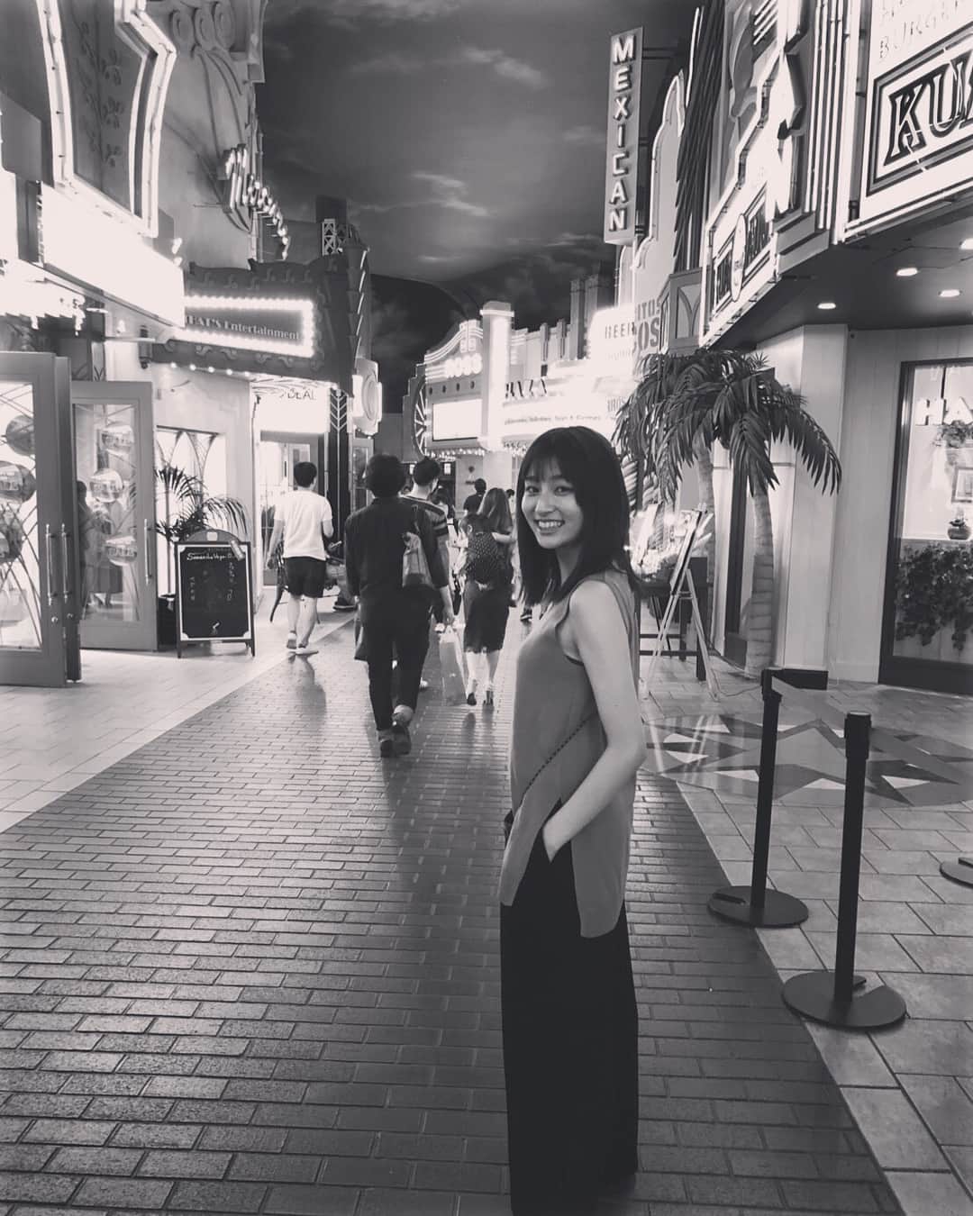 吉川愛さんのインスタグラム写真 - (吉川愛Instagram)「☺︎ イクスピアリでお散歩。 ゴンチャ飲んで帰った。笑 （ウーロンミルクティーすき）」7月8日 14時29分 - ai_yoshikawa_official