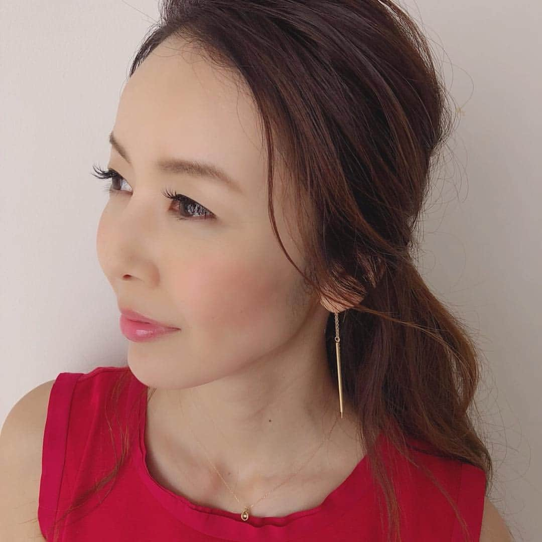 宮崎宣子さんのインスタグラム写真 - (宮崎宣子Instagram)「暑い夏のヘアアレンジ😊 シンプルなアクセで涼やかに🐠  トップス#lanvinenbleu ピアス、ネックレス#alphatajima #ヘアメイク #谷口さん #スタイリスト #加藤ちゃん #宮﨑宣子」7月8日 17時45分 - miyazaki_nobuko