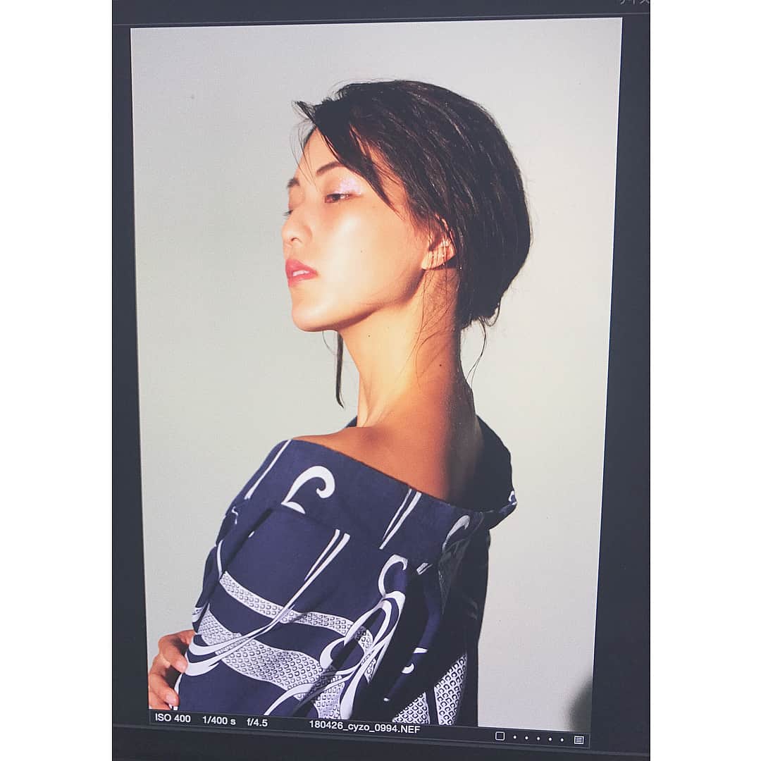 原あや香さんのインスタグラム写真 - (原あや香Instagram)「うなじフェチのあなたへ😆  きょうもお仕事終わり〜♪ 改めて人と話すこと、関わることが好きなんだな〜とおもった( ◠‿◠ ) 色んな価値観とか仕事の話しとかまさに十人十色な話を聞いてるとそれだけで刺激になる、22の梅雨。笑  #フェチシリーズ #浴衣 #夏 #梅雨 #和風 #日本 #japan #culture #kimono #yukata #onsen #shooting #data」6月14日 20時09分 - haraaya_
