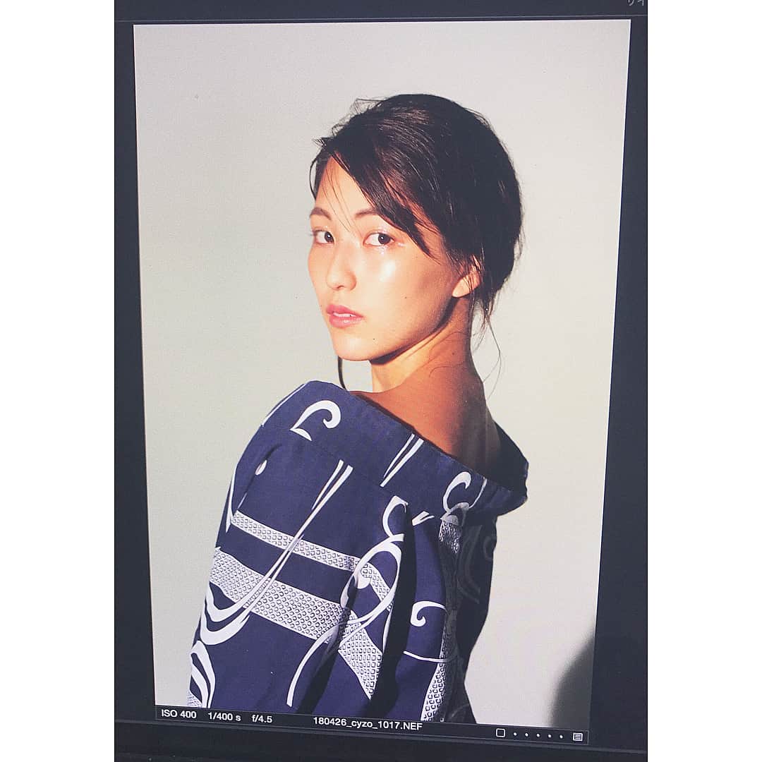 原あや香さんのインスタグラム写真 - (原あや香Instagram)「うなじフェチのあなたへ😆  きょうもお仕事終わり〜♪ 改めて人と話すこと、関わることが好きなんだな〜とおもった( ◠‿◠ ) 色んな価値観とか仕事の話しとかまさに十人十色な話を聞いてるとそれだけで刺激になる、22の梅雨。笑  #フェチシリーズ #浴衣 #夏 #梅雨 #和風 #日本 #japan #culture #kimono #yukata #onsen #shooting #data」6月14日 20時09分 - haraaya_