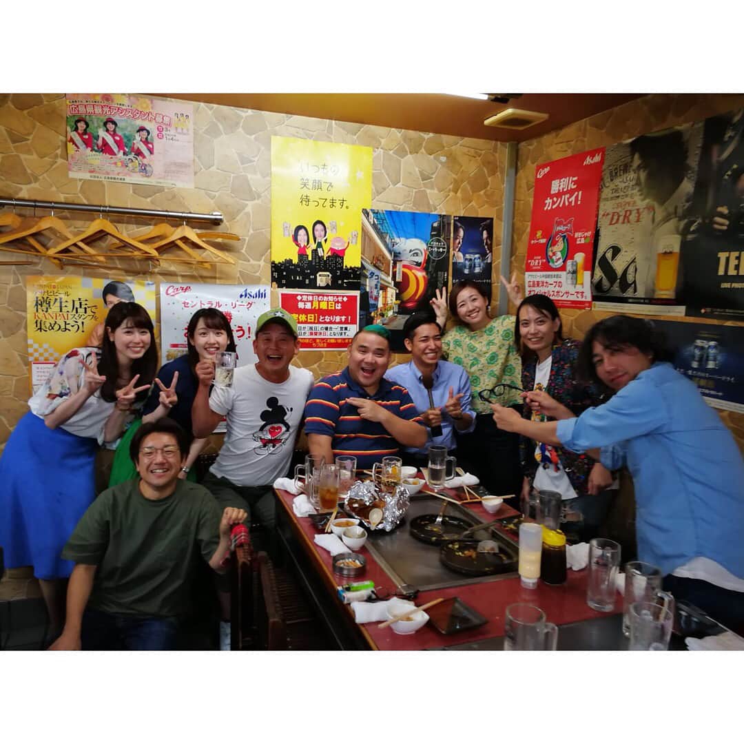 河村綾奈のインスタグラム：「ラジオの電波を通してやりとりをさせていただくようになってから、1年ほど。 沖縄のラジオ番組、#南国の夜 御一行さまが広島に来てくださいました。 遠いと思っていた（行ったことすらない）南国に住むお二人が、こんなに近くにいるなんて、信じられなかった！✨ いつもradikoから聴こえる声が、ダイレクトに自分の耳に届いている感動！笑 本物だ〜と思いました(*^^*) . 爆笑問題・太田さん、リスナーさん、素敵な繋がりをくださった全ての方に感謝します。 南国の夜、これから もっと楽しみに聴きます😊 #roadto広島 #welcome広島 #ヨコちゃん #嘉大雅 アナ」