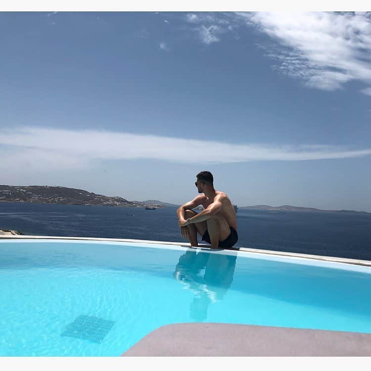 マット・ミアガのインスタグラム：「Enjoying some time off ☀️」