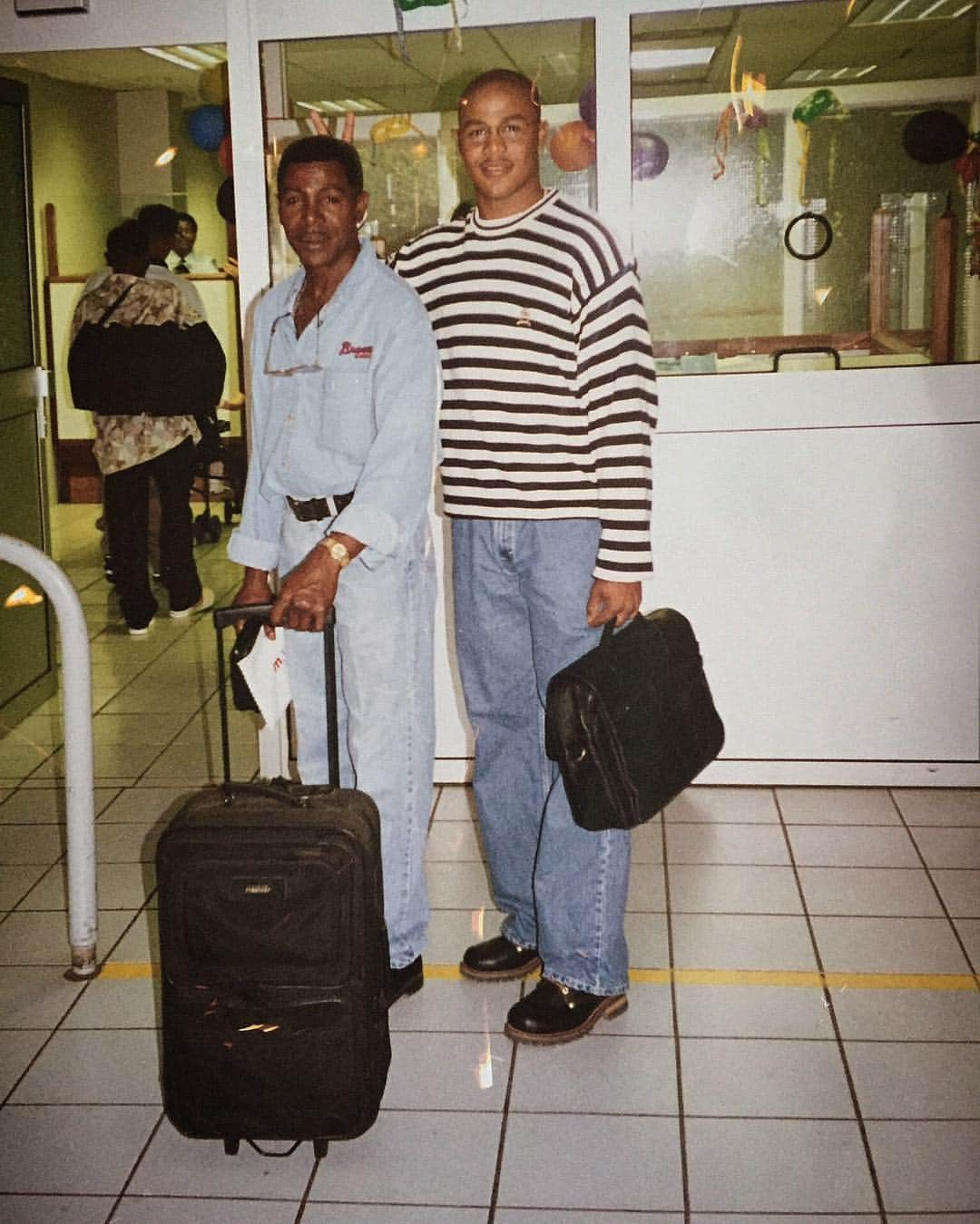 アンドリュー・ジョーンズさんのインスタグラム写真 - (アンドリュー・ジョーンズInstagram)「#tbt #1997 going back to Atlanta. #stillmissingyou #dadlove #curacao @sportswith.com_official @braves」6月14日 21時53分 - therealandruwjones