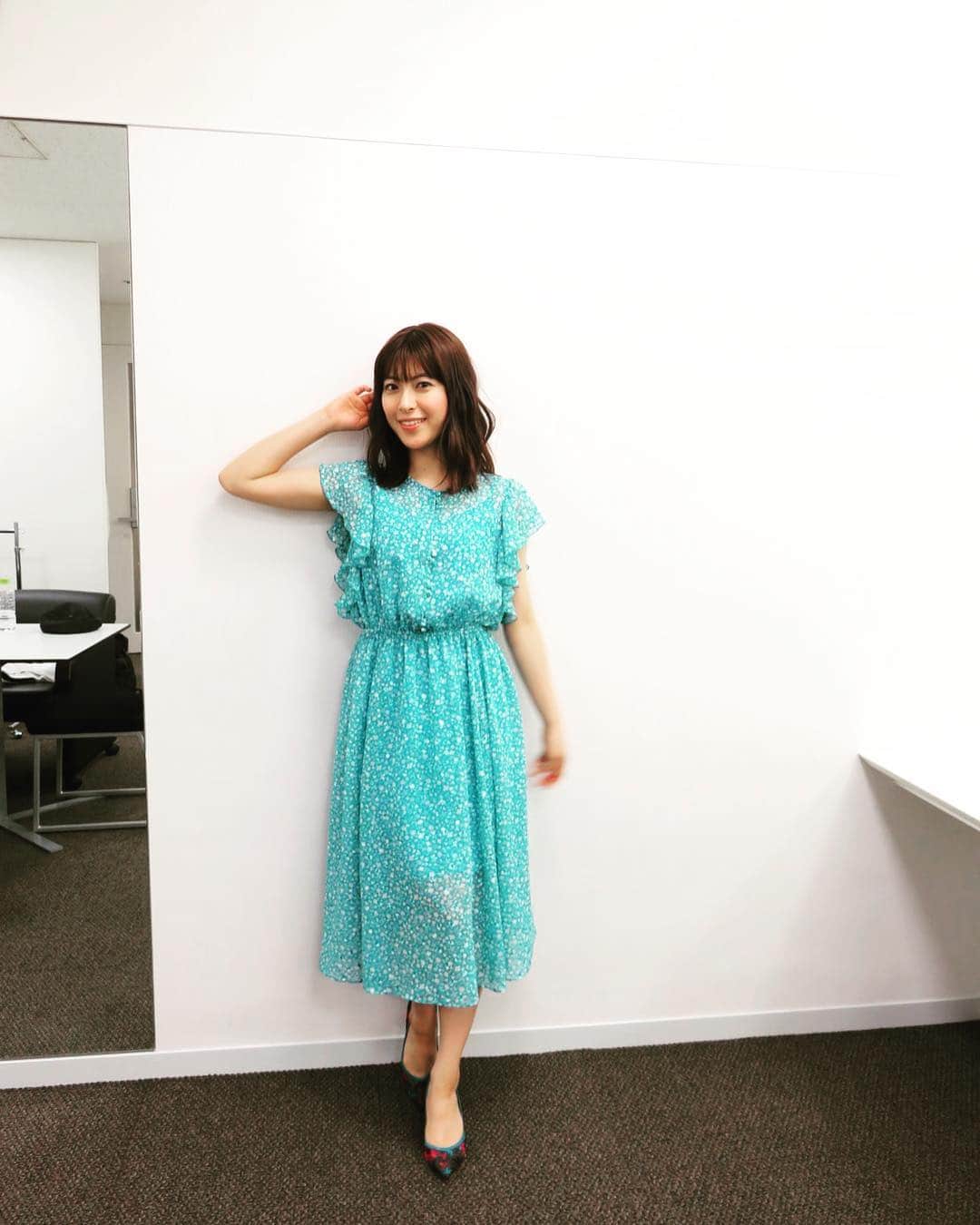 瀧本美織のインスタグラム：「よる11時15分〜 #アメトーーク#将棋たのしい芸人 観てね☺️🌸 👗 #bannar barrett 💎 #goldy 👠 #diana」