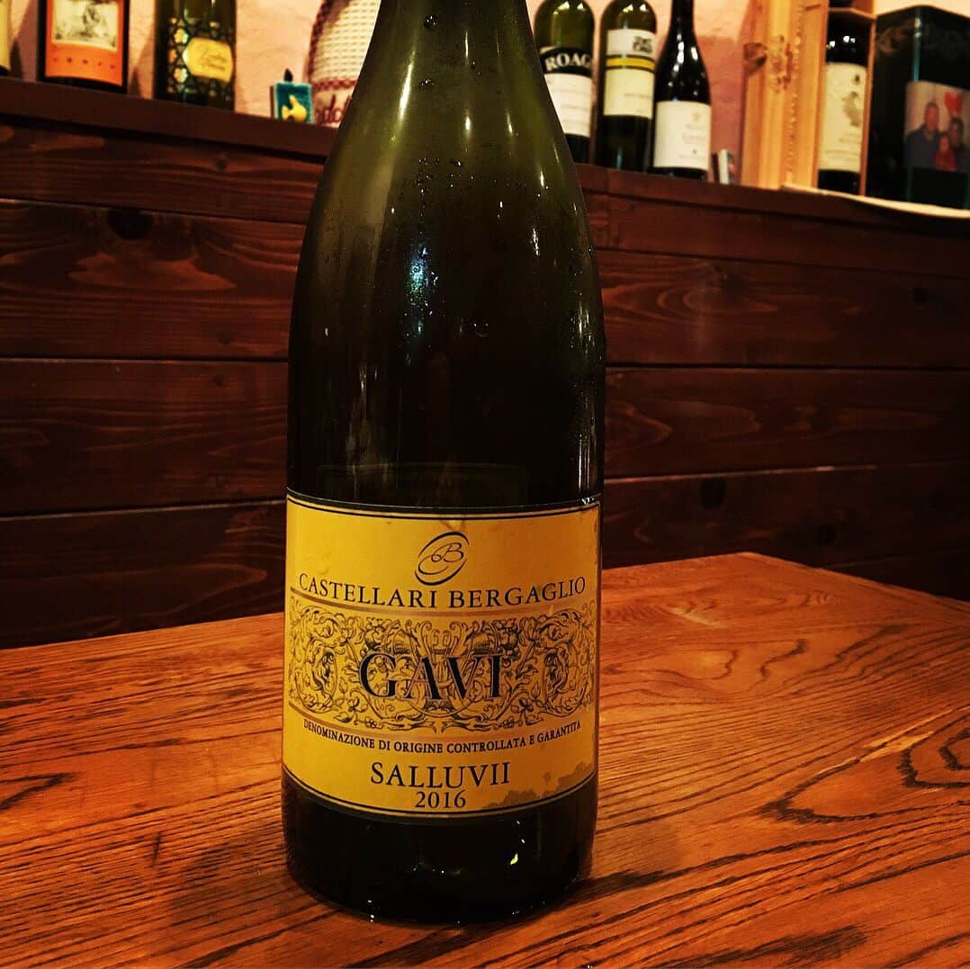 夏菜さんのインスタグラム写真 - (夏菜Instagram)「白🍷 #GAVI#whitewine#castellaribergaglio」6月14日 23時22分 - natsuna_official