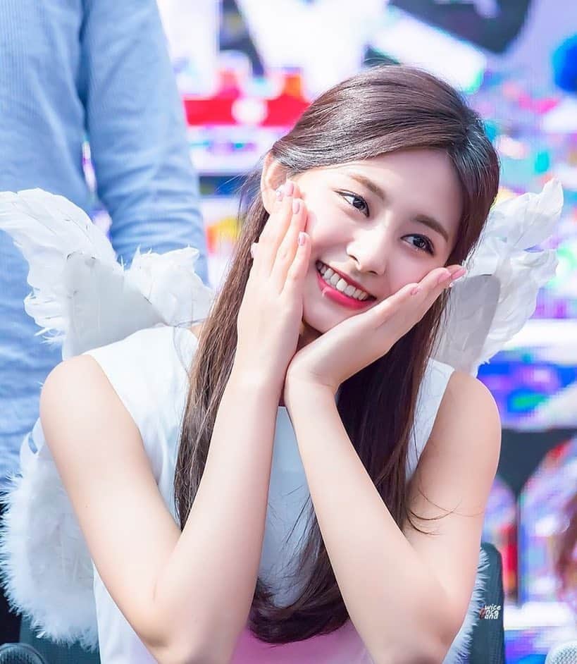のインスタグラム：「축하합니다 ♡ Happy Birthday ! 生日快樂 ！ お誕生日おめでとうございます #HAPPYTZUYUDAY #TZUYU #TWICE #쯔위 #트와이스 #3yearswithtzuyu」