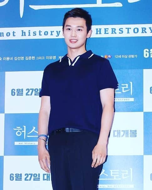 イ・ジュンムンのインスタグラム：「#허스토리#시사회 다녀왔습니다 영화보는 내내 무지했던 나를 반성하게되는  그런시간이었습니다 잘봤습니다 허스토리 화이팅!!」