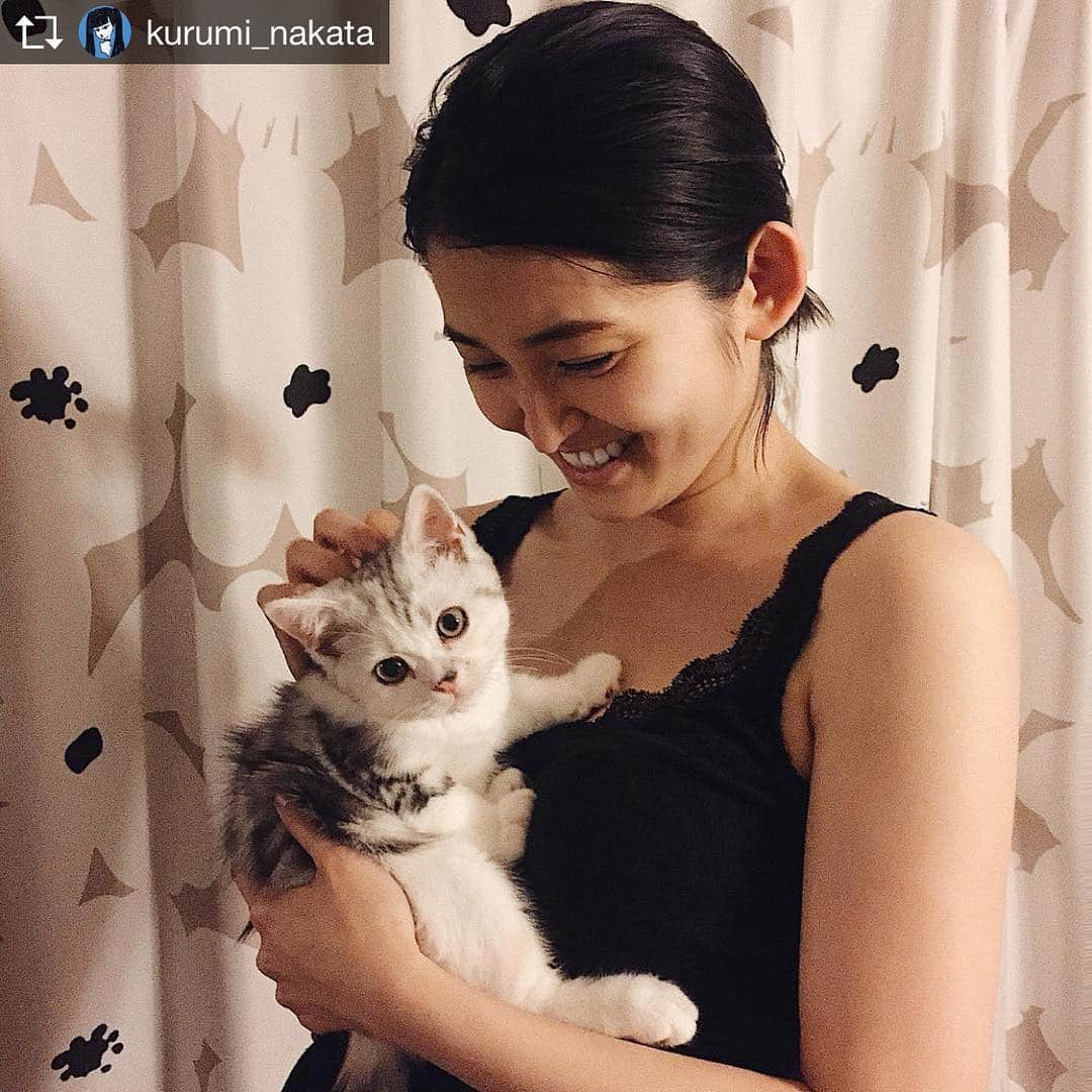 岡本玲さんのインスタグラム写真 - (岡本玲Instagram)「. 嬉しい写真だったのでREPOST📸 . . Repost from @kurumi_nakata  久しぶりに @rei_okamoto と会って、とろろさんと会って、メロメロになってきました。猫なのにだっこさせてくれるの。きゅん死（＾_＾） 玲ちゃんとだらだら色んなことを話して、久しぶりに会っても昨日も会ってたみたいに話せる友達ってやっぱり最高だなってしみじみ思いました。また家に突撃しよ🐈」6月15日 0時00分 - rei_okamoto