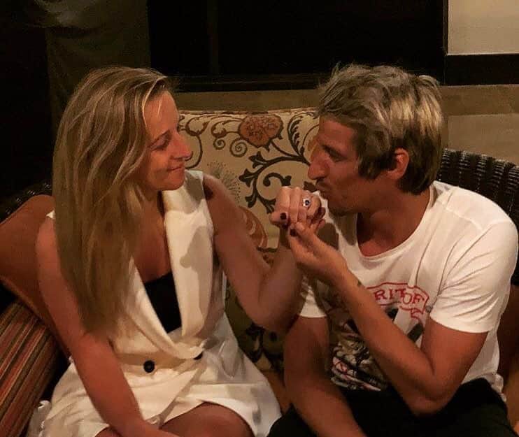 ファビオ・コエントランのインスタグラム：「Jamais poderia ser de outra maneira !! És a mulher que sempre quis para a minha vida e por isso, passado estes 8 anos maravilhosos de casados, sinto que devo e quero renovar os votos de casamento contigo !! Obrigado pela a mulher e mãe que és !! AMO-TE. 💍💍」
