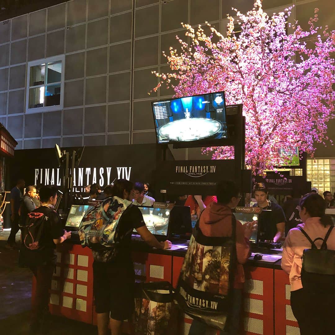 マシ・オカのインスタグラム：「And I love my JRPGs. @squareenix」