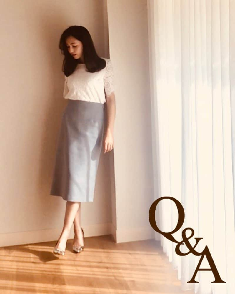 有村実樹さんのインスタグラム写真 - (有村実樹Instagram)「💄❓ ブログに、大きなシミの隠し方のQ&A記事をUPしました♪ . . 美容動画がもっと見たい！とのコメントを頂いたので改めてお知らせ✨ . 私がUPしている美容動画は、 #miki_beauty_movie  で全てまとめて見られます。 . 愛用コスメは、 #miki_cosmetics_list  で見られます😉 . . 美容本『すべては「乾かない肌」でいるために』は、インスタの動画とも連動しているので、合わせて見て貰えばさらにわかりやすいと思います😊💞 . 本の中には、#miki_beauty_movie_まつげの隙間  などのように、すぐに目的の動画に飛べるハッシュタグが書かれていますよ👍✨ . . . 夜はインスタライブです♡ お楽しみにね。 . . #beauty #make #美容 #コスメ #スキンケア #美肌 #毛穴 #しみ #くすみ #肌 #すべては乾かない肌でいるために #美容研究家 #有村実樹」6月15日 13時10分 - arimura_miki