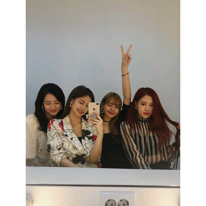 BLACKPINKさんのインスタグラム写真 - (BLACKPINKInstagram)「BLACKPINK IN YA AREA 🔥🔥🔥」6月15日 15時14分 - blackpinkofficial