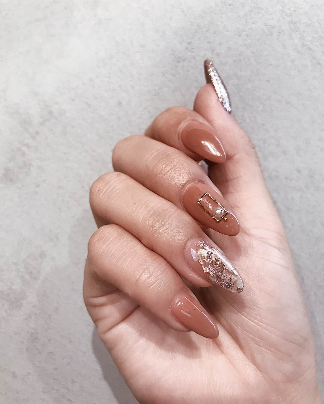 梯真奈美さんのインスタグラム写真 - (梯真奈美Instagram)「new nail✨  今回はヌーディーなカラーにしたくて色混ぜて作ってもらった❤️ かわいー！！きれー！！ フィルターなしは3枚目だよ🙆‍♀️✨ いつもありがとうございます❤️ @yuuuuuuuko1224  #nail #nails #newnail #instagood #accessory #ring #eimy #eimyistoire #manami_nail」6月15日 17時21分 - official_manami