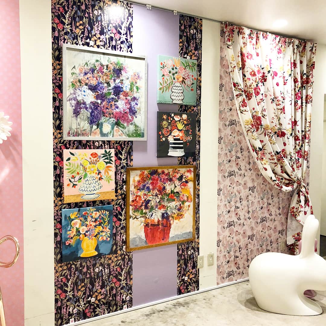Gingerさんのインスタグラム写真 Gingerinstagram フランフランの秋冬コレクションはレトロ エレガンスがテーマ 毎日メイクを楽しむように お部屋も気軽にdiyして楽しめるよう ウォールペーパーやアートボードが充実していました 柄on柄のコーディネートは