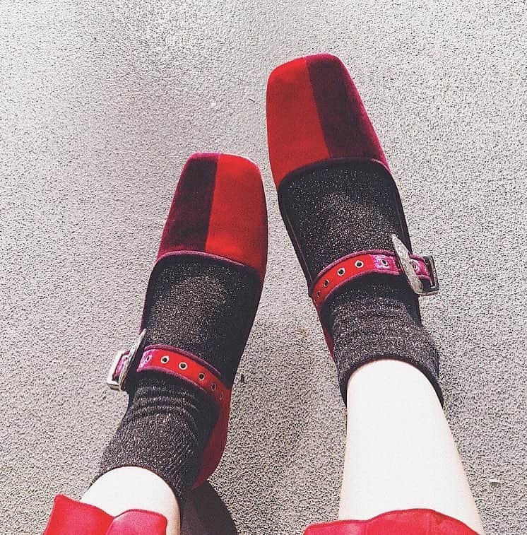 小林玲のインスタグラム：「.﻿ ﻿ 衣装で履いた靴が﻿ 私のツボだった かわよい﻿❤︎ ﻿ ﻿ #shoes #togaarchives」