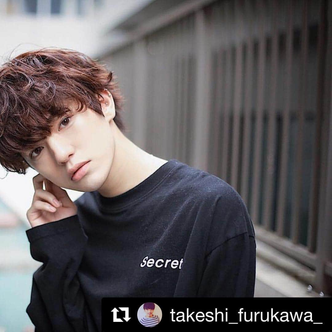 こんどうようぢさんのインスタグラム写真 - (こんどうようぢInstagram)「#Repost @takeshi_furukawa_ with @get_repost ・・・ . . ようぢ君 new hair . . ✔️カラー レッドブラウン . ✔️パーマ ツイストスパイラル . くしゃくしゃっとラフな質感で😎👍🎶 . . #pizzicato#pizzicatocita#hair#hairstyle#haircut#menshair#ヘアスタイル#メンズヘア#カット#刈り上げ#マッシュ #マッシュショート #ツヤ感#ドライな質感#ナチュラルパーマ #黒髪ショート#ツイストパーマ #スパイラルパーマ #レッド #レッドブラウン #こんどうようぢ」6月16日 15時59分 - kondoyohdi