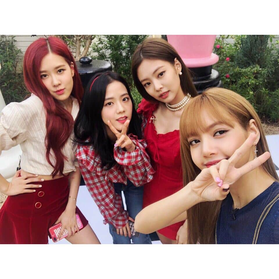 BLACKPINKさんのインスタグラム写真 - (BLACKPINKInstagram)「#BLACKPINK#JISOO#JENNIE#ROSÉ#LISA#뚜두뚜두#FOREVERYOUNG  사랑하는 블링크 ✨곧 봐요 😍😍😍😍😍」6月16日 8時50分 - blackpinkofficial