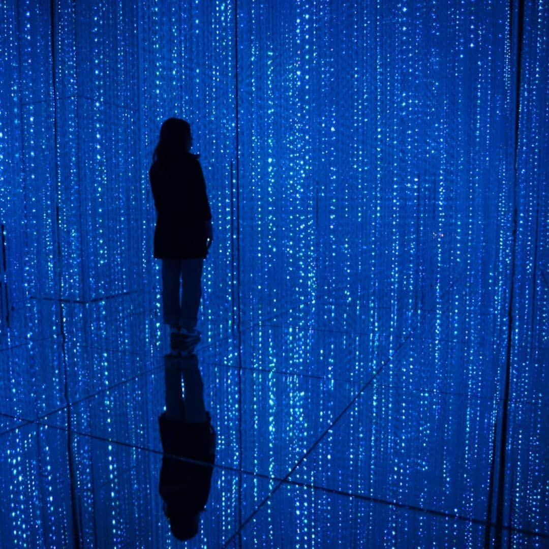 kazumaさんのインスタグラム写真 - (kazumaInstagram)「.. Digital Art 6月21日にお台場パレットタウンにオープンするMORI Building DIGITAL ART MUSEUM: EPSON teamLab Borderlessの特別先行内覧会にご紹介され、行ってきました。 . 東京レジャーランドの跡地で、チームラボのアート作品を存分に楽しめるスポット。 光と音の織りなす世界とミラーかもたらす広がりにより、敷地面積以上の広さとその世界観に没入できるつくりが良かったな。 . 館内すべてインスタ映えで 写真撮りたい！と思える施設。 荷物預けられるロッカーが完備されてるのはポイント高し！！ . . . 会場出たとこのウェンディーズには猪子さんもいらっしゃった。 アートよりも興奮してたかもw . . . #teamlabborderless  #チームラボボーダレス #チームラボ  #インスタ映え . . . . . . . . . . ————————————————— #igersjp #team_jp_ #instagramjapan #icu_japan #ink361_asia  #instadaily #igrecommend  #lovers_nippon #picture_to_keep #FreedomThinkers #jp_gallery_member #東京カメラ部 #tokyocameraclub #indies_gram #reco_ig #instagood #huntgram  #huntgramjapan #japan_night_view #art_of_japan_ #ig_photooftheday #ファインダー越しの私の世界 #カメラ好きな人と繋がりたい ————————————————— . . . . . . .. ...」6月16日 9時29分 - kazuma612