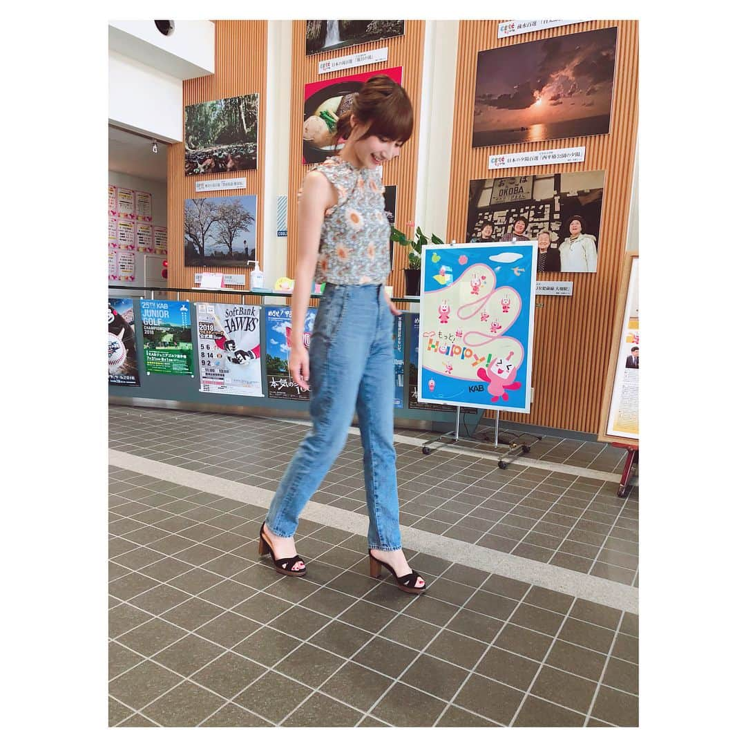 渕上彩夏さんのインスタグラム写真 - (渕上彩夏Instagram)「. 今日の熊本は梅雨って事を忘れてしまうくらいの晴れ☀️😆 気持ちが良い天気です🌻🌻 . 今日のくまパワプラスも楽しくあっという間の生放送1時間でした♪♪ . 生中継で紹介されていた韓国料理屋さん絶対行きたい💭🙆🏻✨ . 衣装が可愛くて可愛くてたまらなく嬉しかったです❤️ . @ye1224  さん @scarletstylist55 さん @anerca2011  さん ありがとうございました♡‼︎ . #anerca #todayful #くまパワプラス  #KAB #熊本 #熊本よかとこ」6月16日 13時14分 - ayakafuchigami725