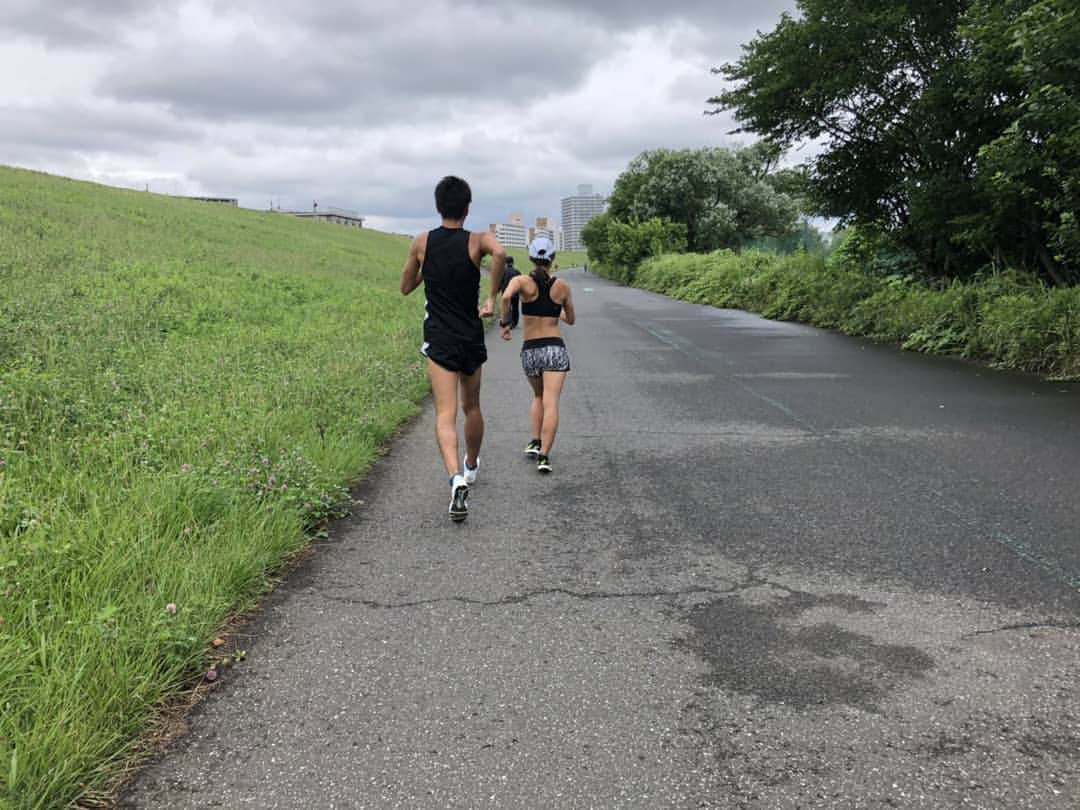 岡田久美子さんのインスタグラム写真 - (岡田久美子Instagram)「やや、背の高い競歩選手と一緒に練習させてもらいました！サポートは安定の谷内さん！いい練習できました🏃ありがとうございました🙇」6月16日 14時04分 - okaoka1017